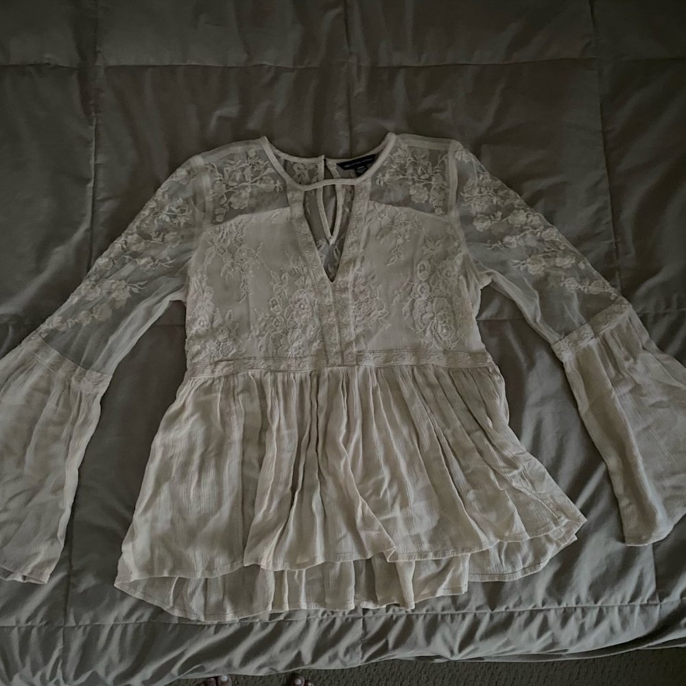 WHITE/CREAM LACE FLOWY TOP